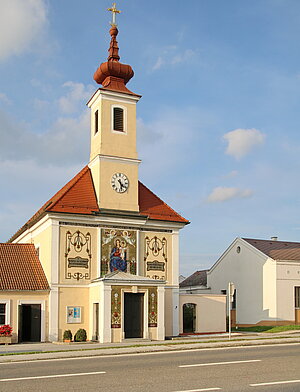 Haslau-Maria Ellend, Pfarr- und Wallfahrtskirche Unsere Liebe Frau, 1770 errichteter Saalbau, Fassade und Turm um 1910